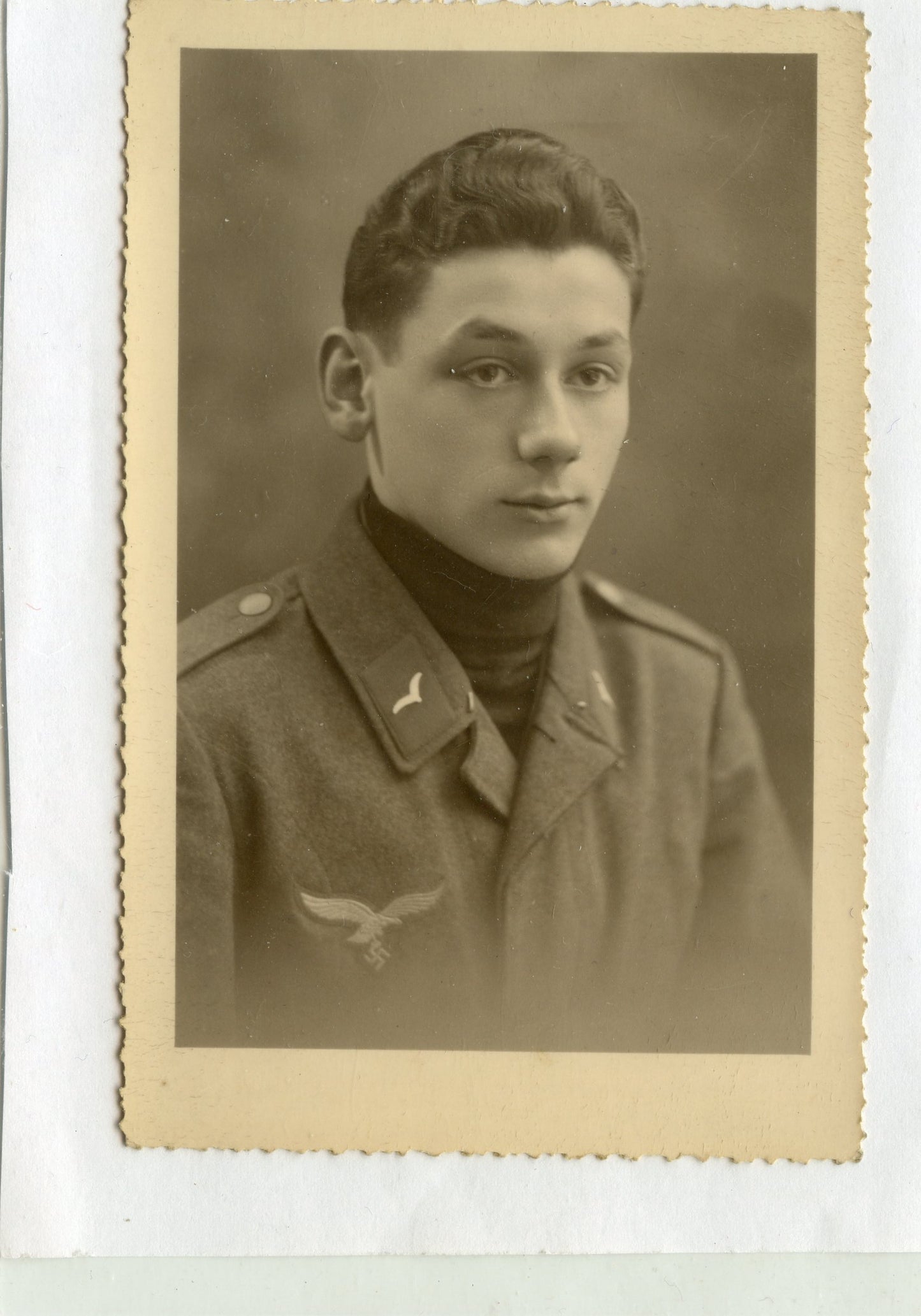 photo d'un soldat allemand de la Luftwaffe faite à Charleville Mézières Ardennes 39-45