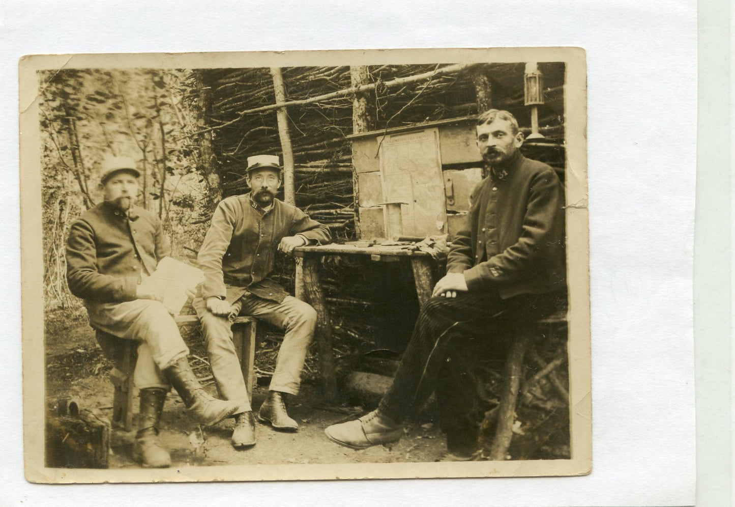 carte photo poilus du 31° territorial devant abri, pantalon de velours 1914-1918