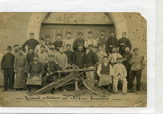 carte photo d'un groupe de poilus de l'arsenal de Valence avec canon 1914-18