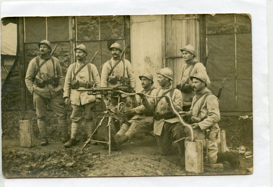 carte photo d'un groupe de mitrailleurs du 115°RI avec saint Etienne et bande souple 1914-1918