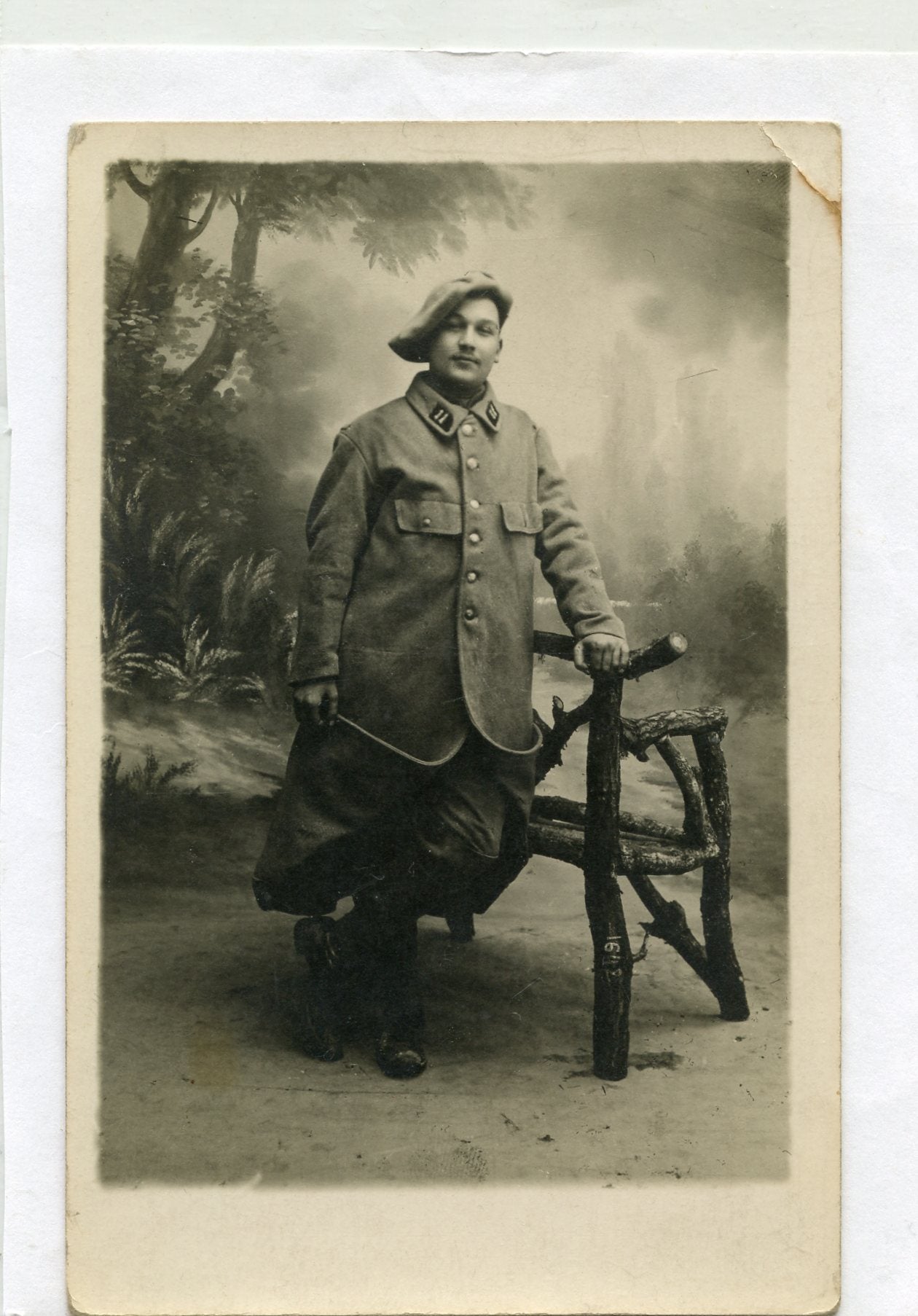 carte photo d'un poilu avec béret bleu horizon 11 au col 1914-1918