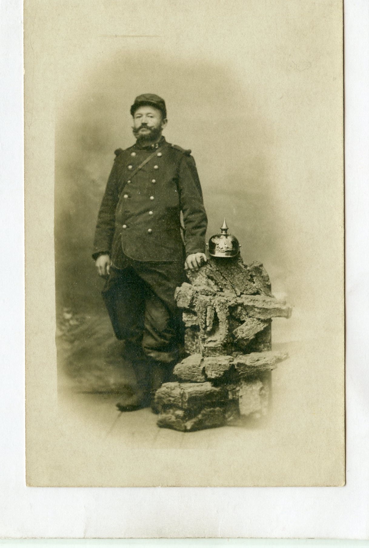 photo d'un poilu avec casque à pointe reserviste badois de prise