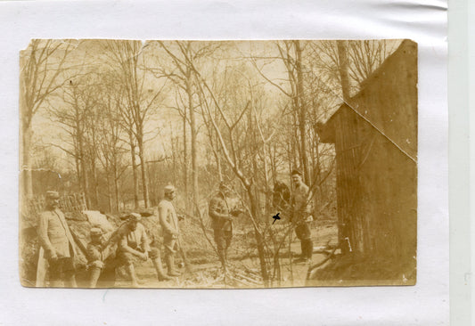 photos d'artilleurs dans un bois avril 1916, légende au dos