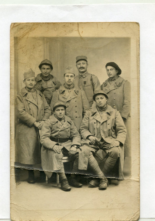 carte photo d'un groupe de poilus du 23°RI certains décorés