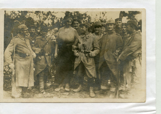 carte photo de soldats allemands déguisés en femmes et poilus français 1914-1918