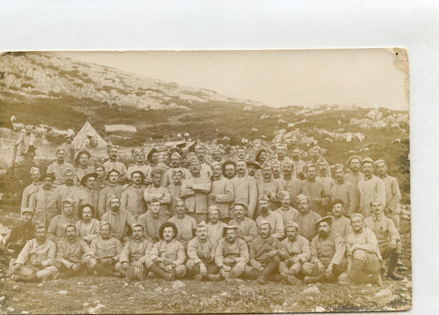 carte photo d'une compagnie du 260°RI armée d'orient 1914-1918