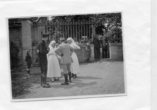 2 photos d'une infirmière française 1914-1918