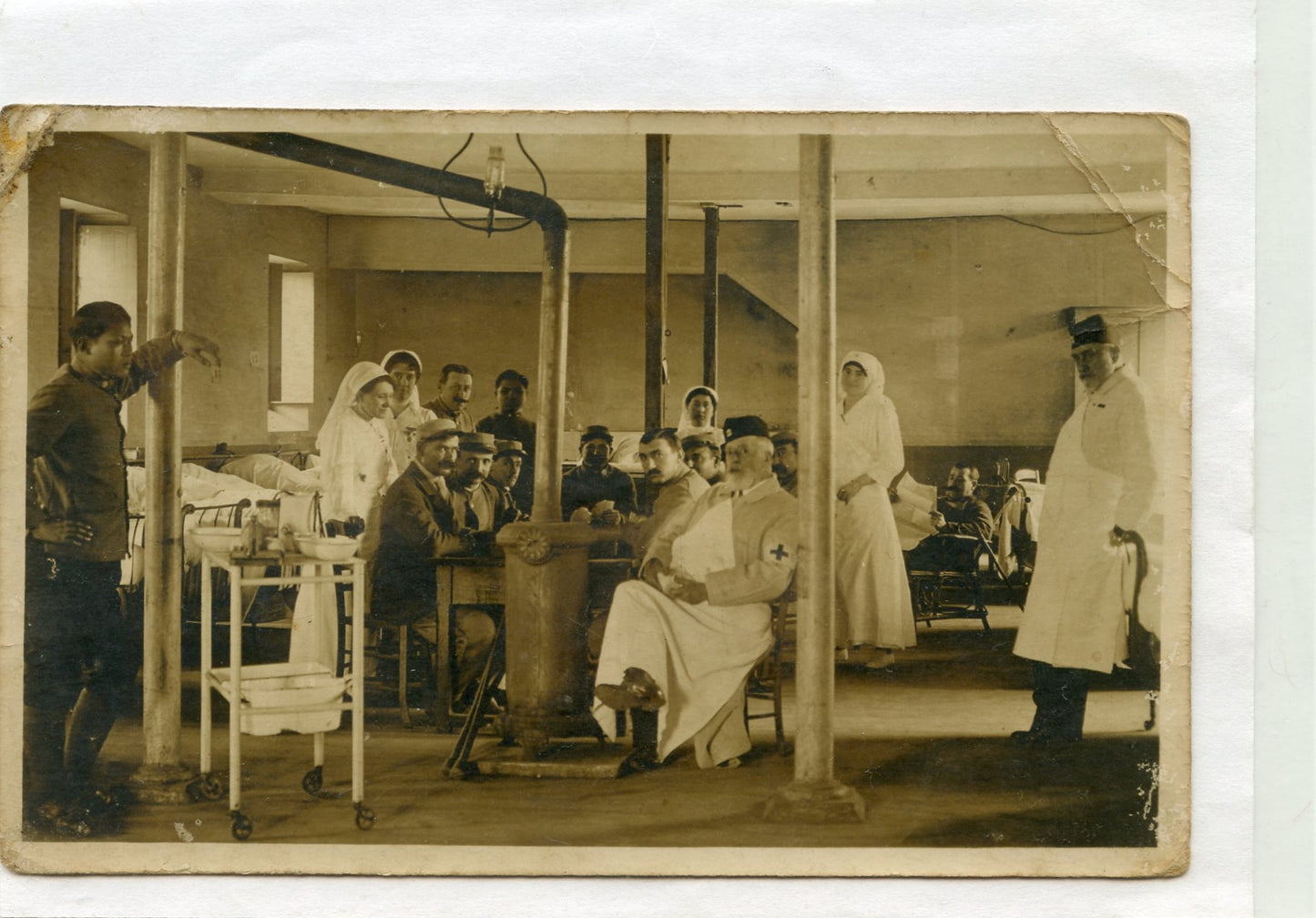 carte photo d'un hôpital français 1914-1918 avec personnel et infirmières