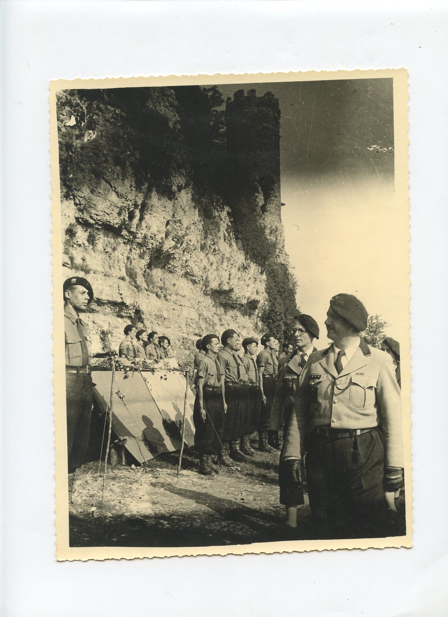 grande photo revue des Chantiers de Jeunesse Chef de Pontbriand  23x17 cm