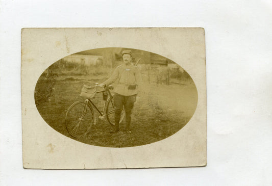 photo d'un cavalier cycliste carabine de cavalerie et cartouchière spécifique 1914-18 10x8 cm