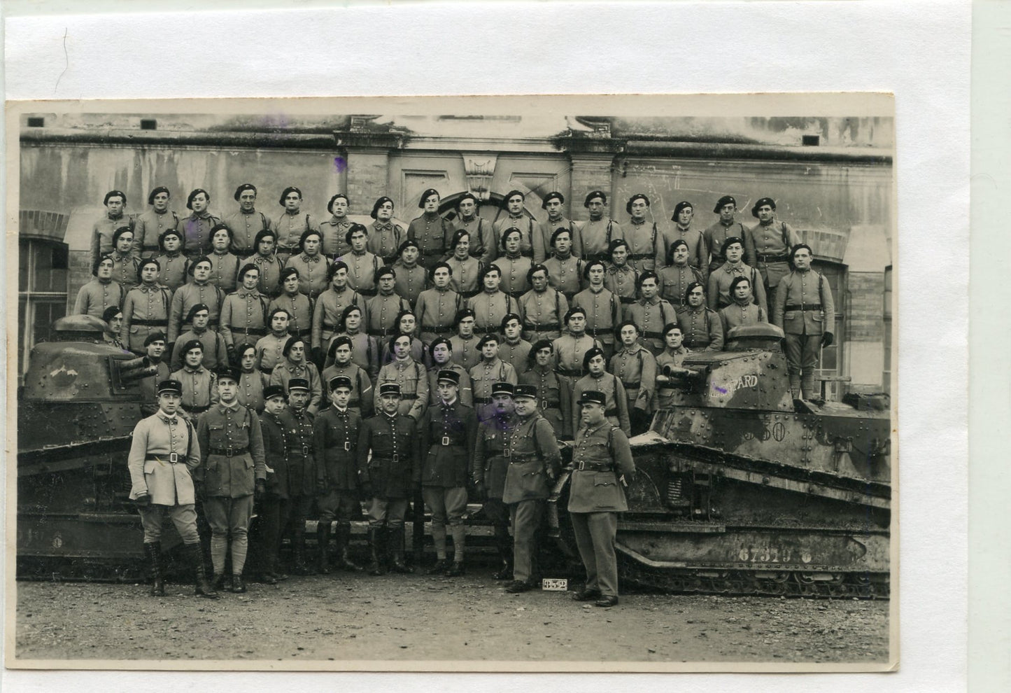 carte photo d'un compagnie du 504° régiment de chars de combats années 30