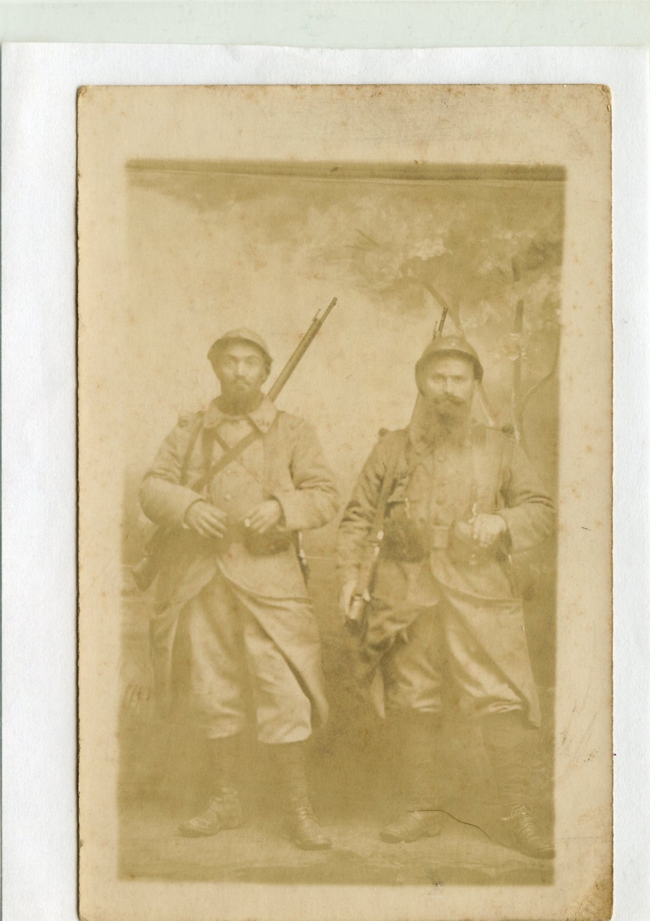 carte photo de deux poilus d'infanterie équipés capote poiret 1914-1918