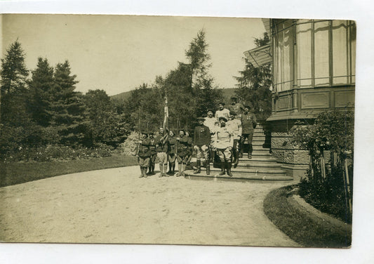 carte photo du drapeau des chasseurs avec le général Pouydraguin Vosges 1915