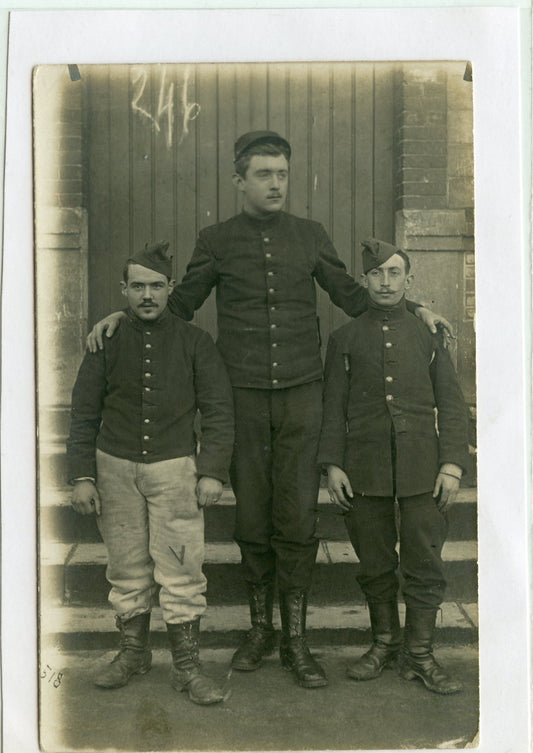 carte photo de fantassins vers 1914, un grand et 2 petits !