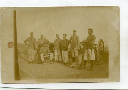 carte photo soldats du 127°rgt territorial d'infanterie devant canons Maroc 1914-1918