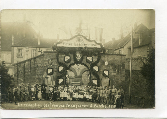 carte photo entrée des troupes françaises à Bitche 1918