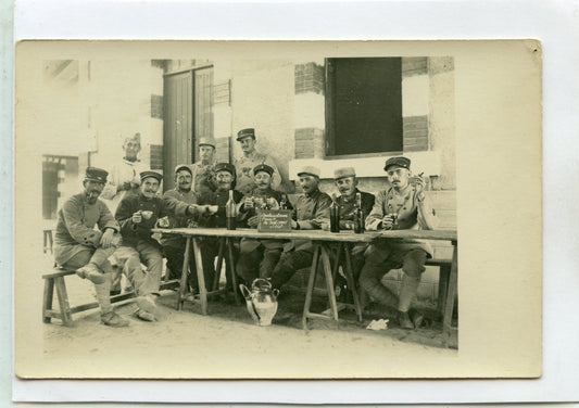 carte photo instructeurs de la classe 16 3° rgt d'infanterie coloniale, les boit sans soif !