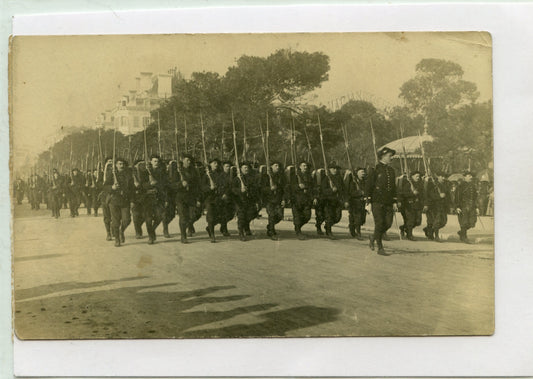 carte photo d'un défilé du 6°bataillon de chasseurs alpins avant 1914, Nice