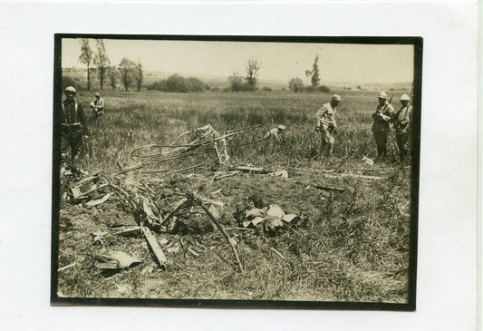 photo poilu devant avion abattu 1914-18 11,5 x 8,5 cm