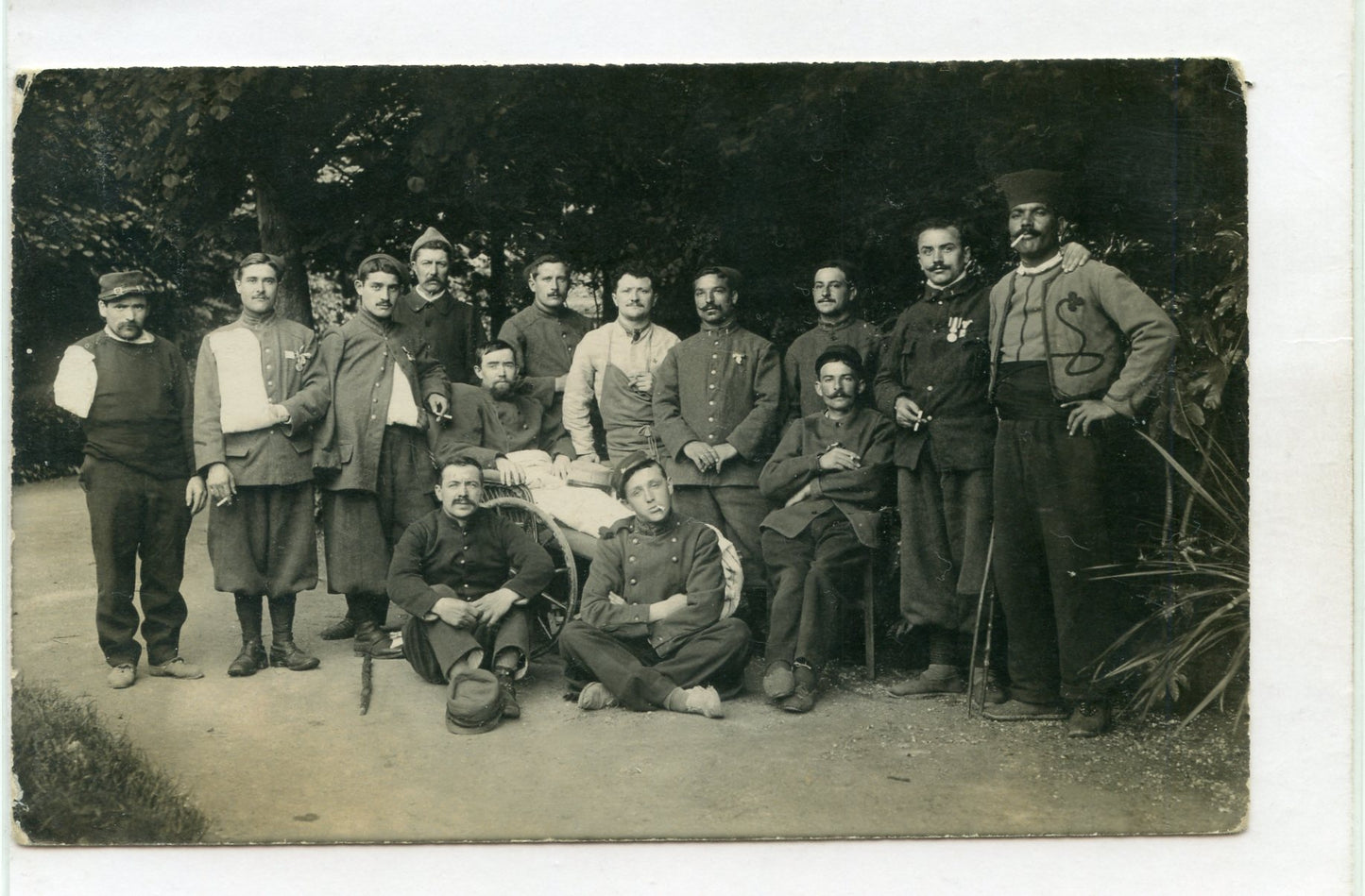 carte photo de blessés dont tirailleur 1914-1918