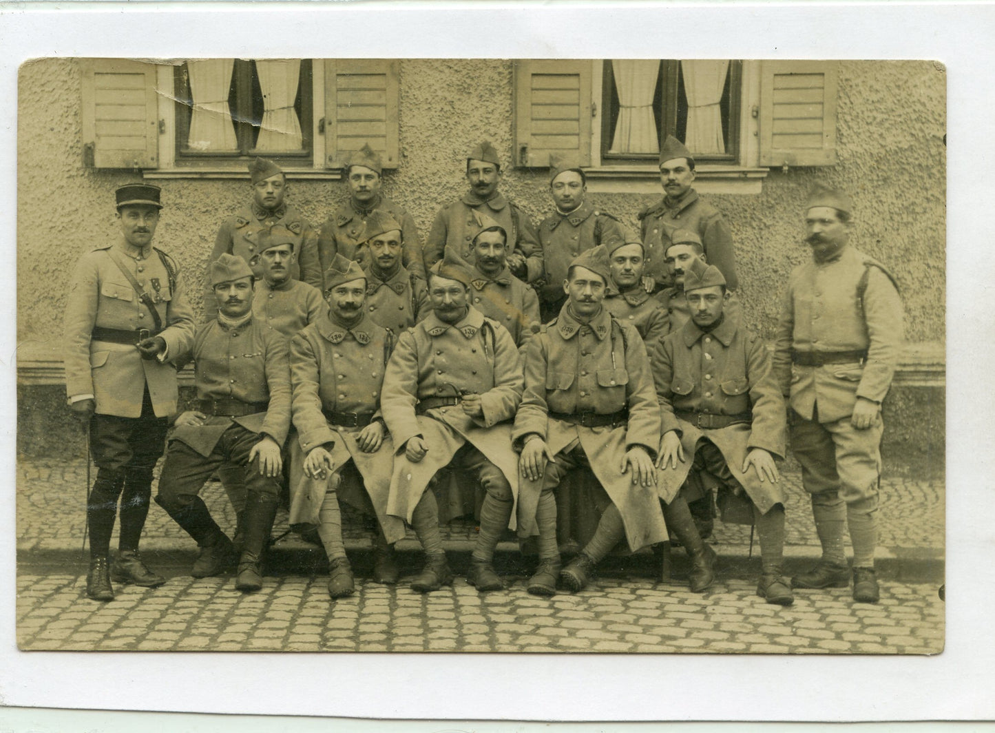 carte photo d'un groupe de poilus du 139°rgt d'infanterie d'Aurillac 1914-1918