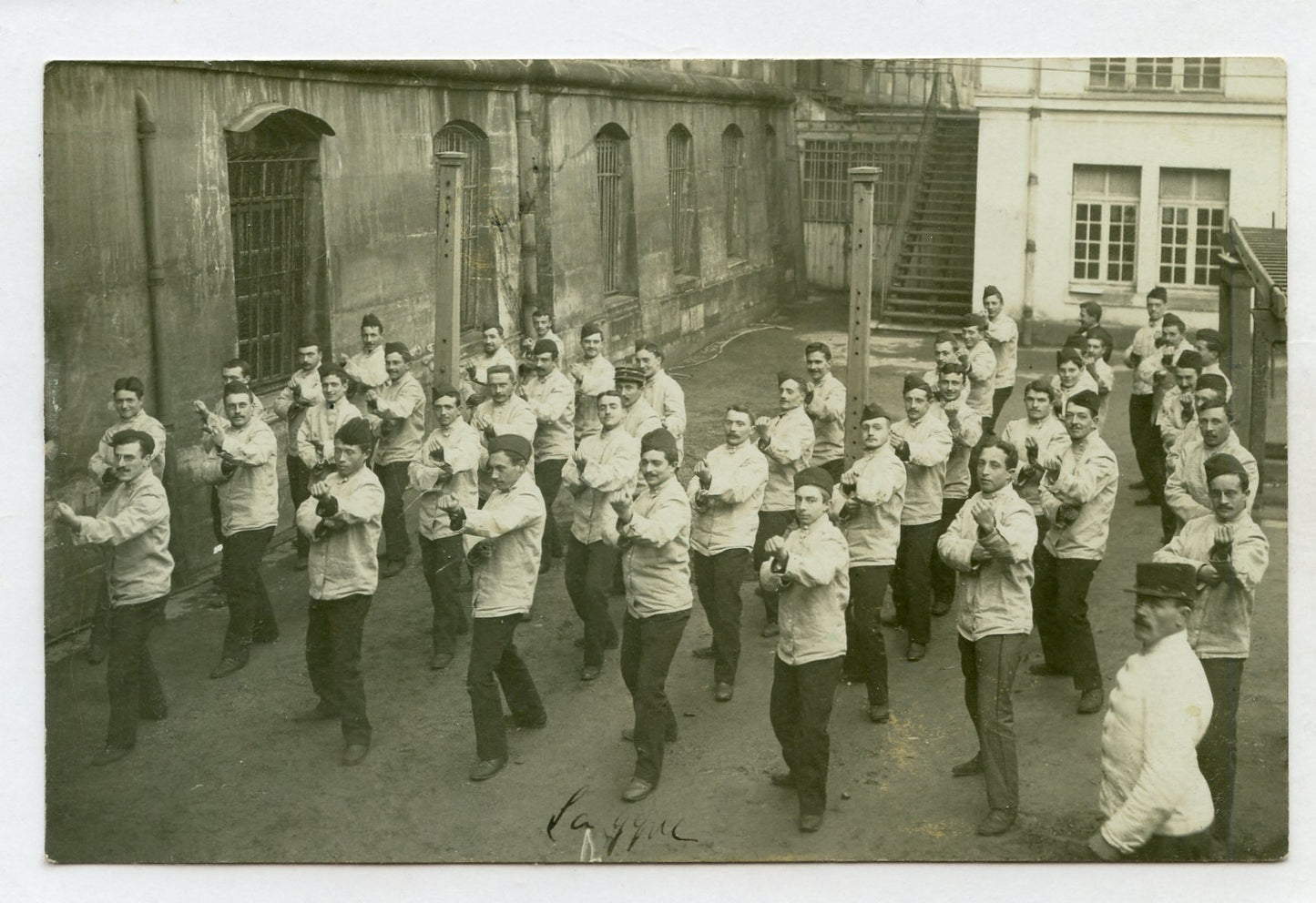 carte photo soldats faisant de la boxe avant 1914