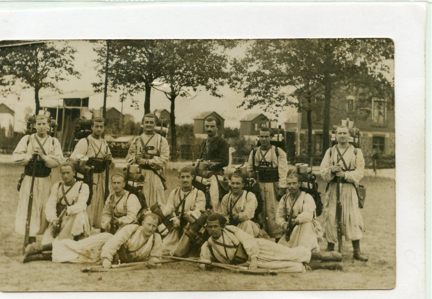 carte photo d'une escouade de Zouaves avant 1914