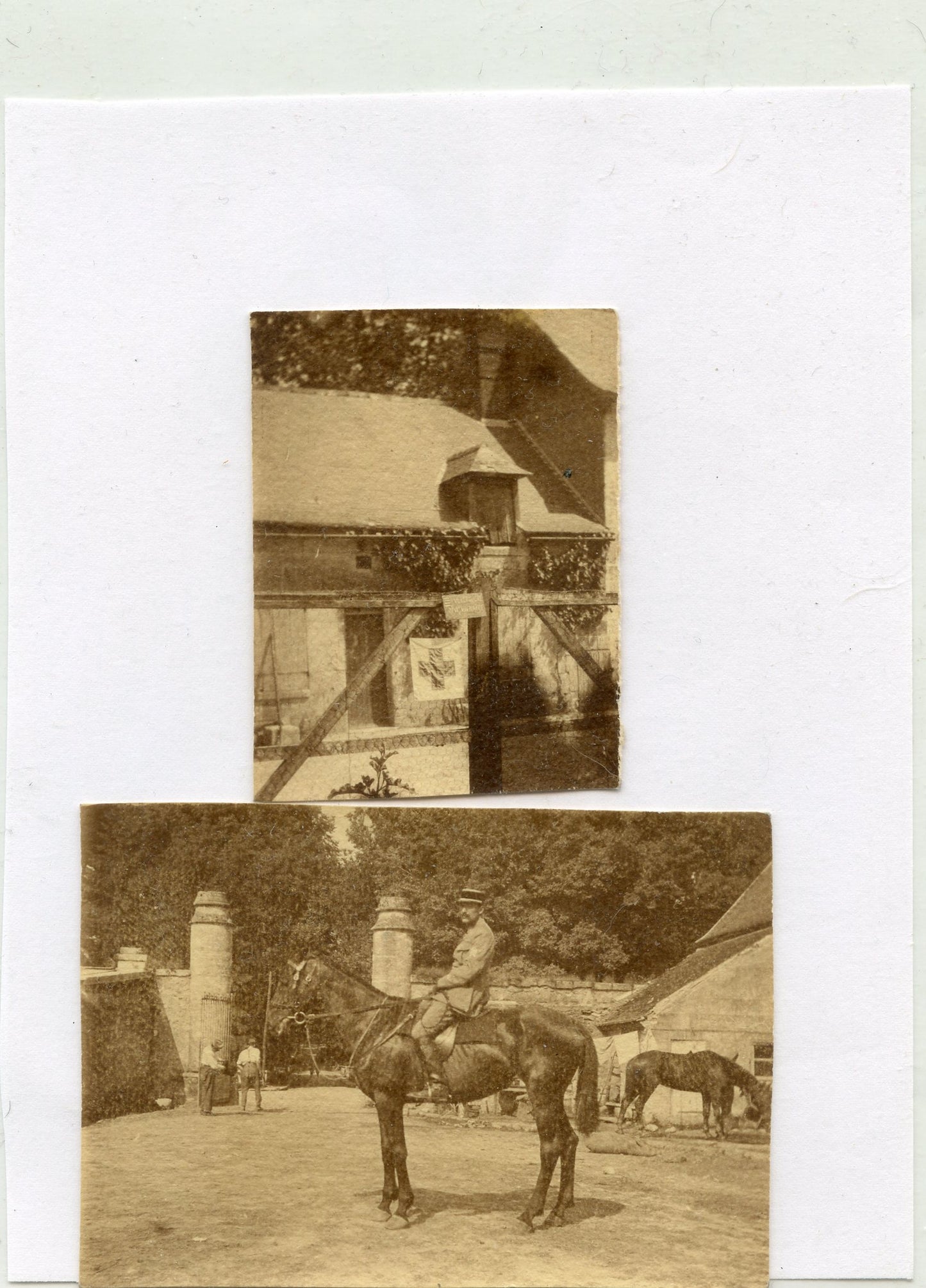 2 photos poste de secours et médecin Villers Helon 8x5,5 cm et 5,5x4 cm