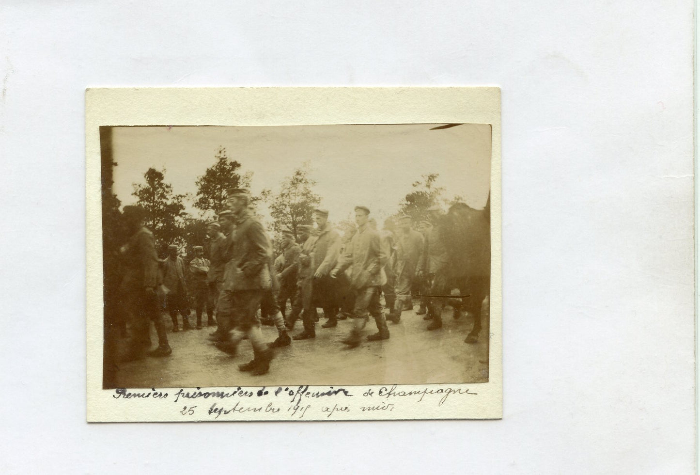 photo des premiers prisonniers offensive de Champagne 25 septembre 1915