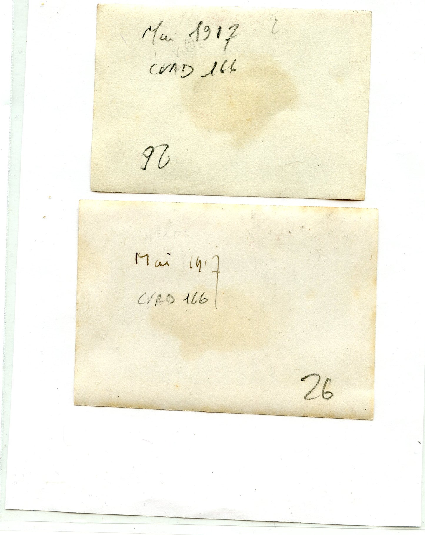 lot de 2 photos poilus et officers vétérinaires CVAD 166 Aisne mai 1917 7x5 cm
