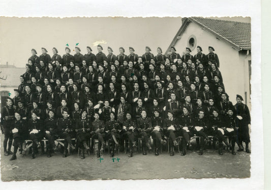 photo 1° compagnie du 27°BCA avec fanion 1941 armée d'armistice