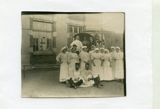 carte photo infirmières françaises devant ambulance 1914-1918