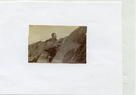 photo de deux poilus en train de tirer Lihons Somme 6,5x4 cm