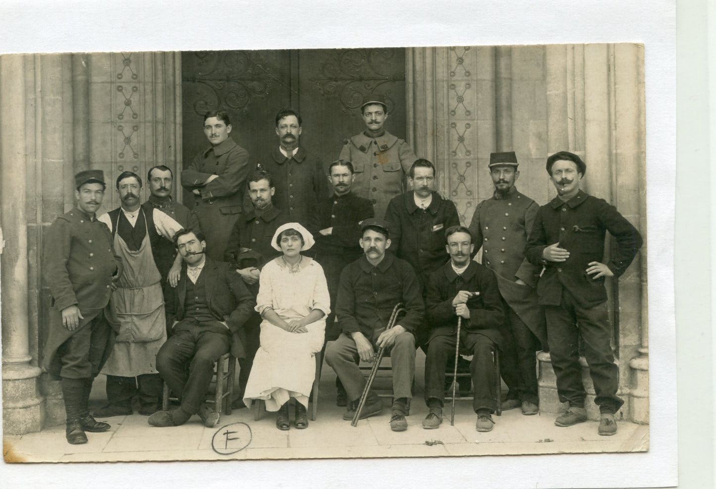 carte photo blessés et infirmière 1914-1918