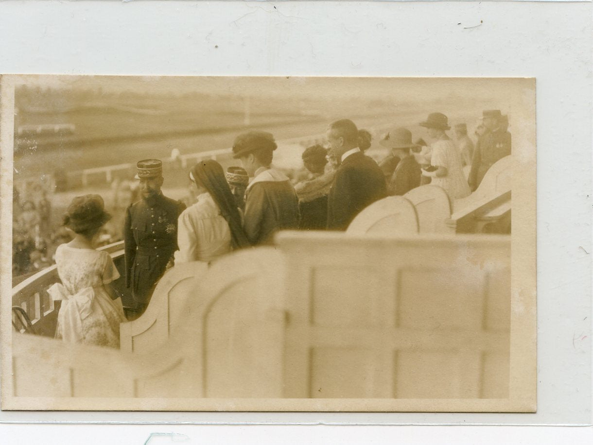 carte photo du général Gouraud dans une tribune