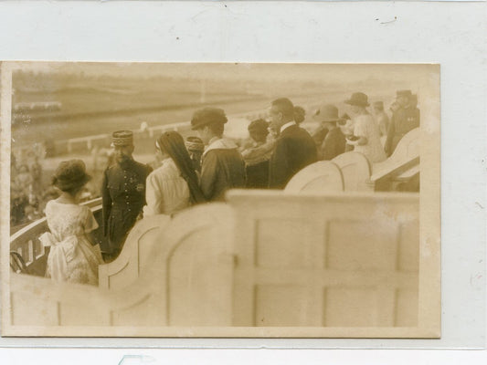 carte photo du général Gouraud dans une tribune