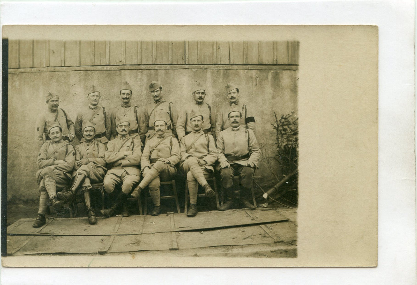 carte photo "le reste de la musique du 64° régiment d'infanterie" 1914-1918