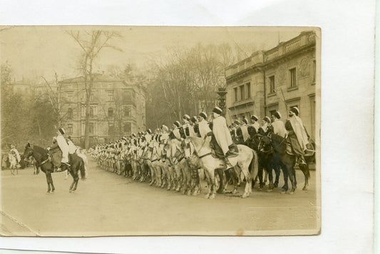 photo d'une unité de spahis en tenue traditionnelle années 20