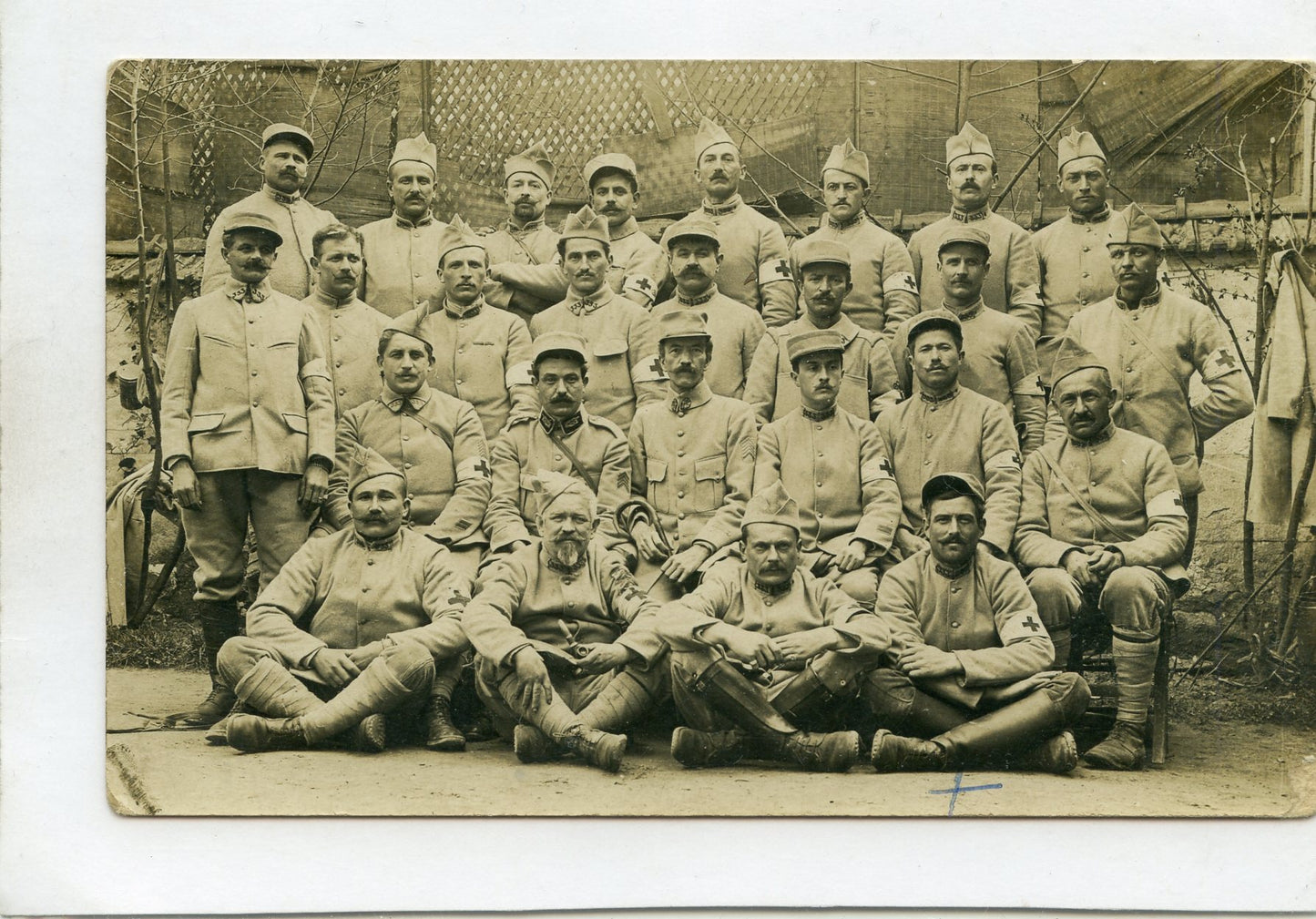 carte photo groupe de poilus service de santé du 333° régiment d'infanterie 1914-1918