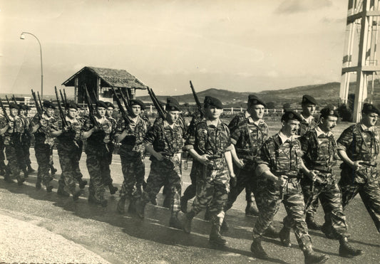 grande photo défilé de parachutistes en tenue camouflé photographe de Calvi  17x12 cm 1