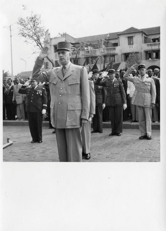 grande photo GCCP Madagascar parachutistes coloniaux cérémonie 1954 18x13 cm visite de GAULLE