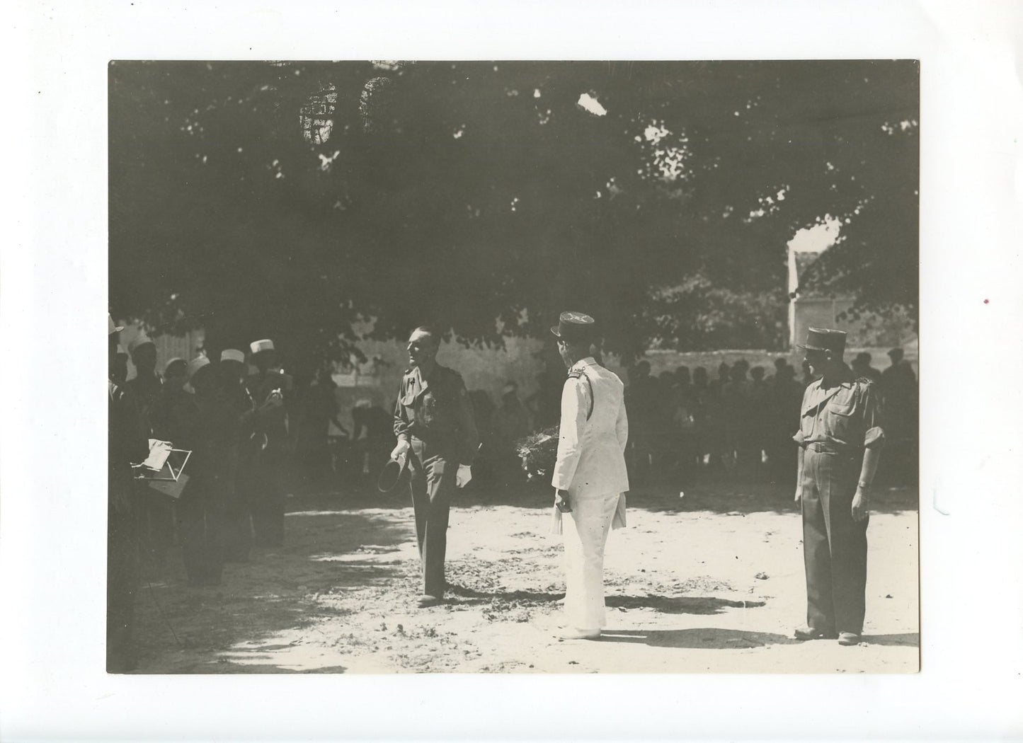 grande photo musique de la 13ème DBLE Légion Etrangère juillet 1945 légende au dos 23,5 x 17,5 cm  5