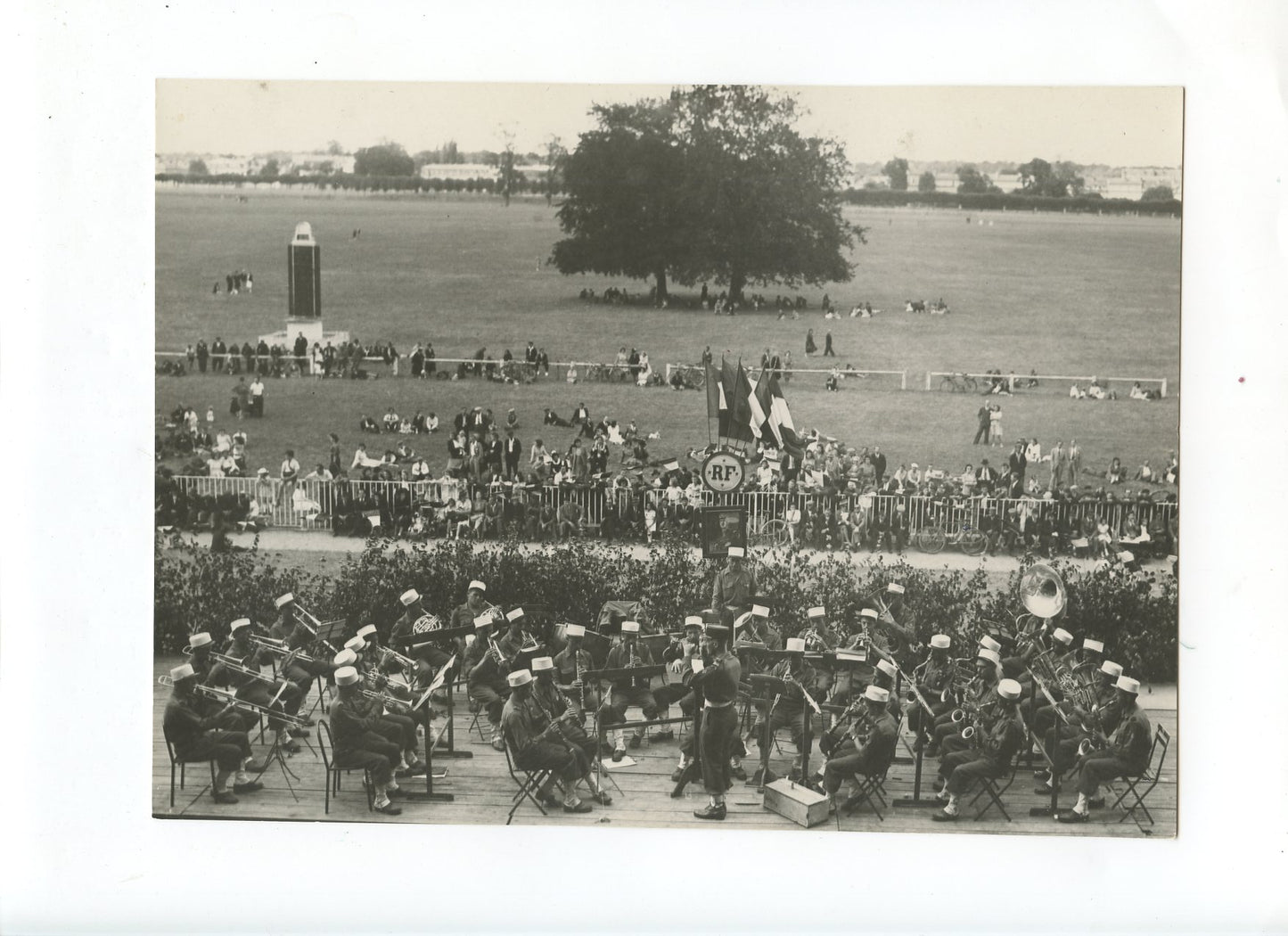 grande photo musique de la 13ème DBLE Légion Etrangère juillet 1945 légende au dos 23,5 x 17,5 cm  7