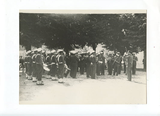 grande photo musique de la 13ème DBLE Légion Etrangère juillet 1945 légende au dos 23,5 x 17,5 cm  3