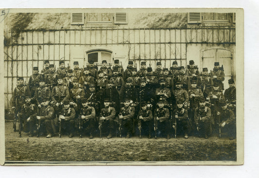 carte photo d'une compagnie du 106° régiment d'infanterie vers 1910