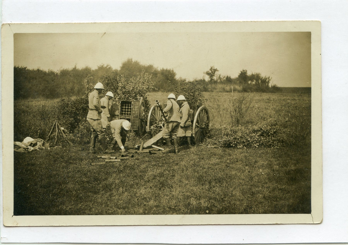 carte photo canon de 75 en position de tir manœuvres de tir en Lorraine