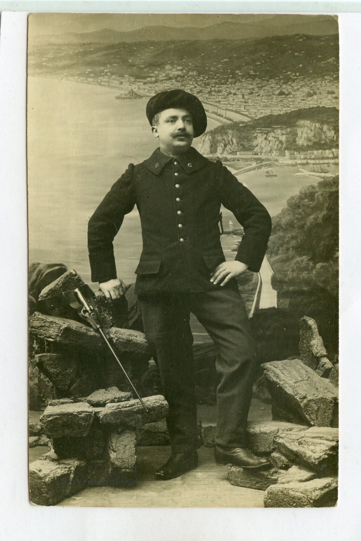 carte photo d'un chasseur du 6° bataillon de chasseurs à pied vers 1900