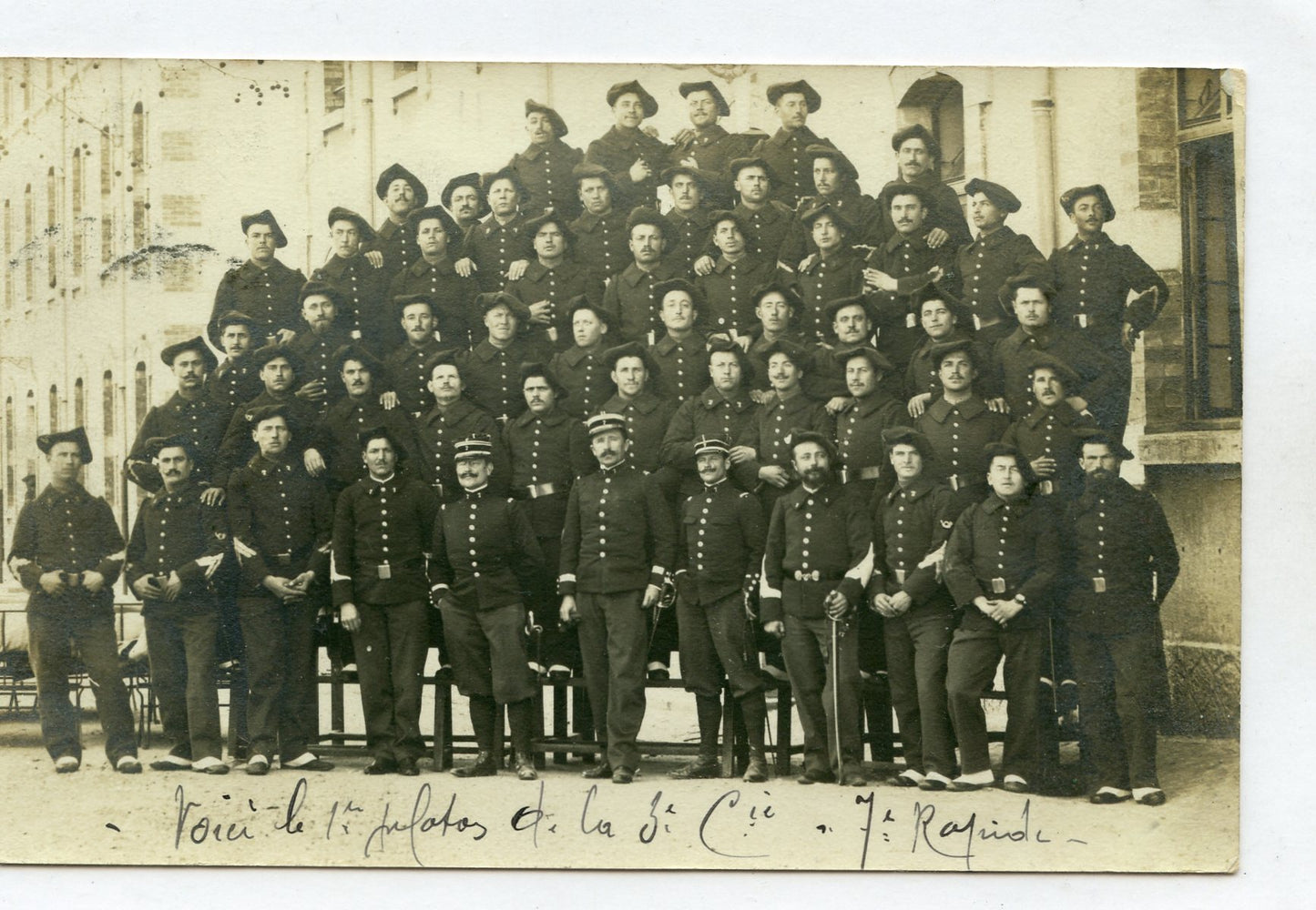 carte photo de la 3ème compagnie du 7° bataillon de chasseurs alpins 1908