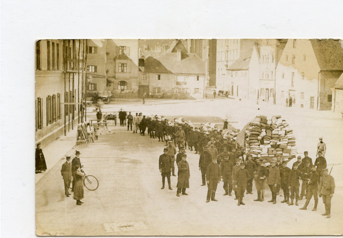 carte photo de prisonniers Français en Allemagne 1914-18 récupération des colis