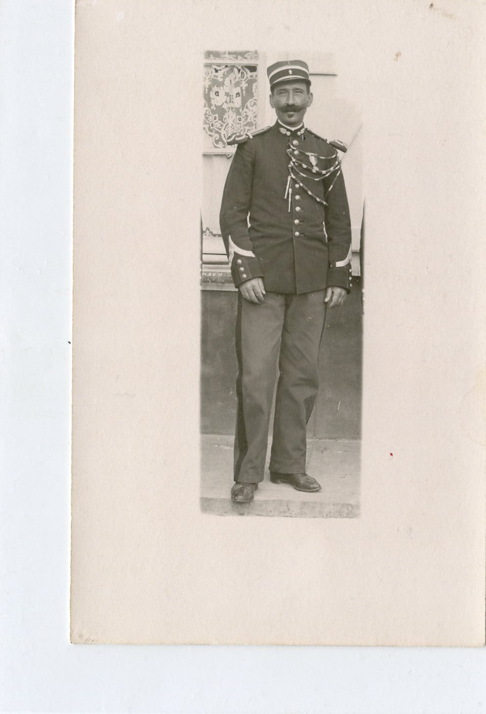 carte photo d'un gendarme décoré vers 1900